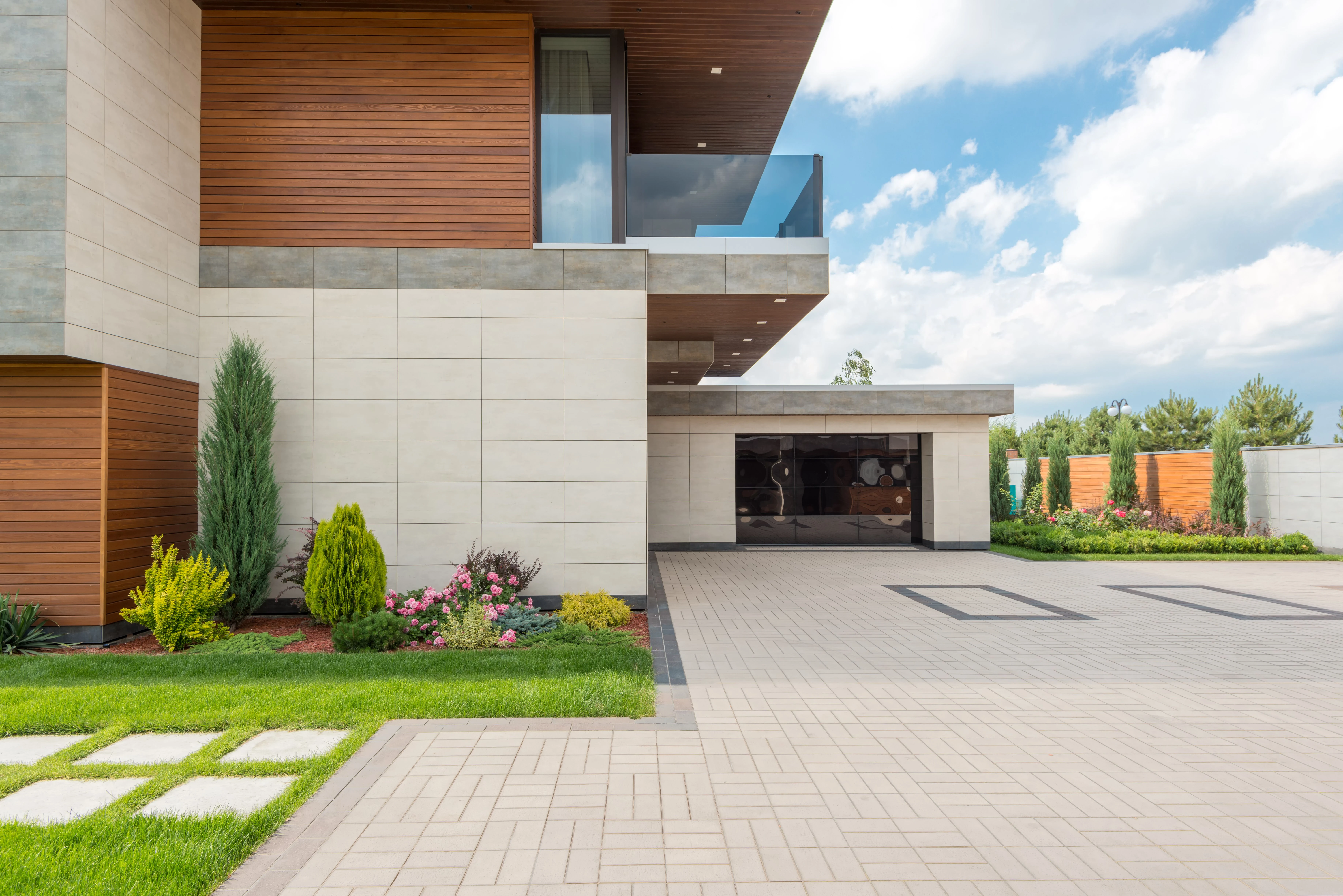 Residential garage door in Chantilly