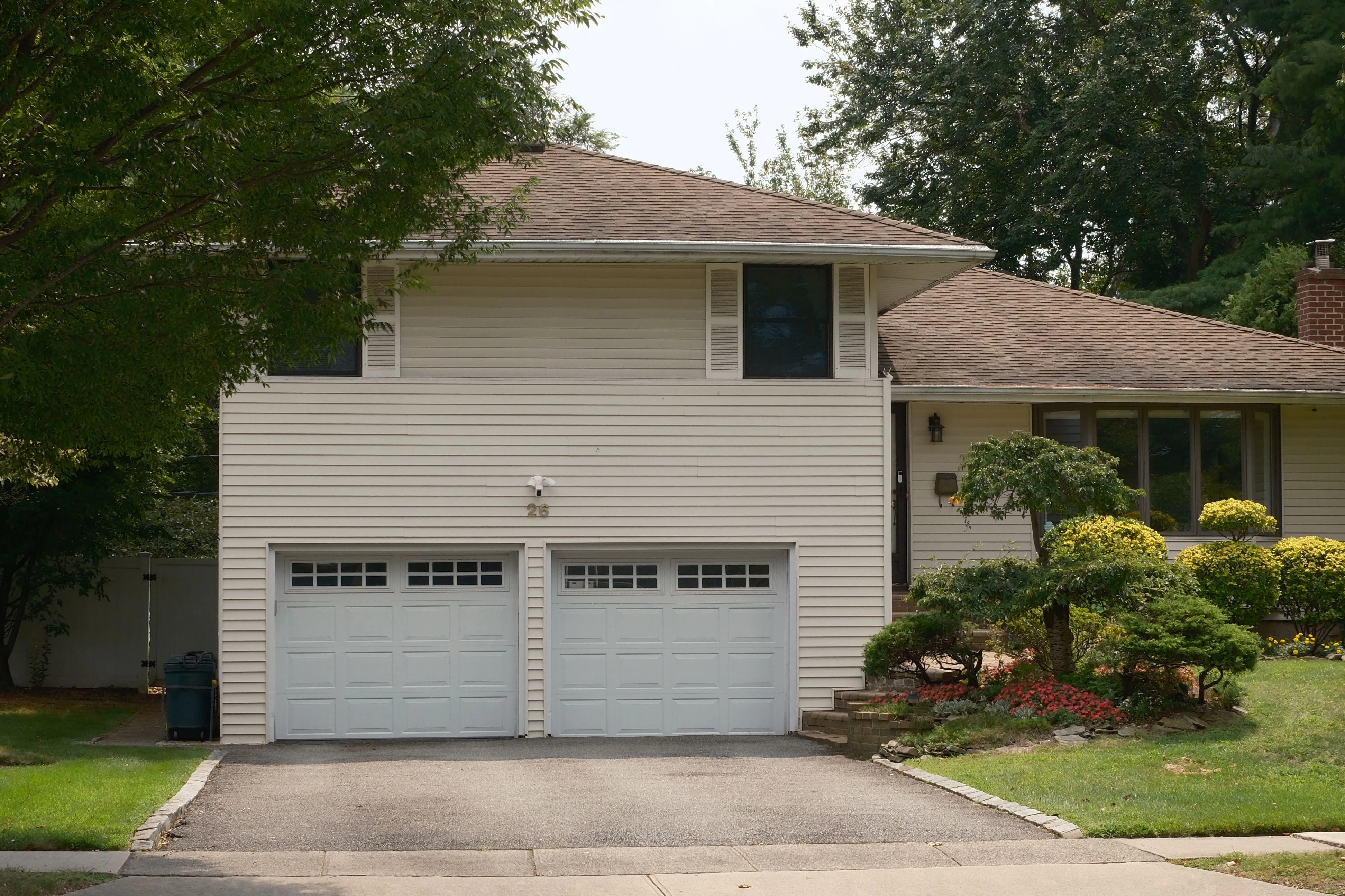 Residential garage door in Chantilly