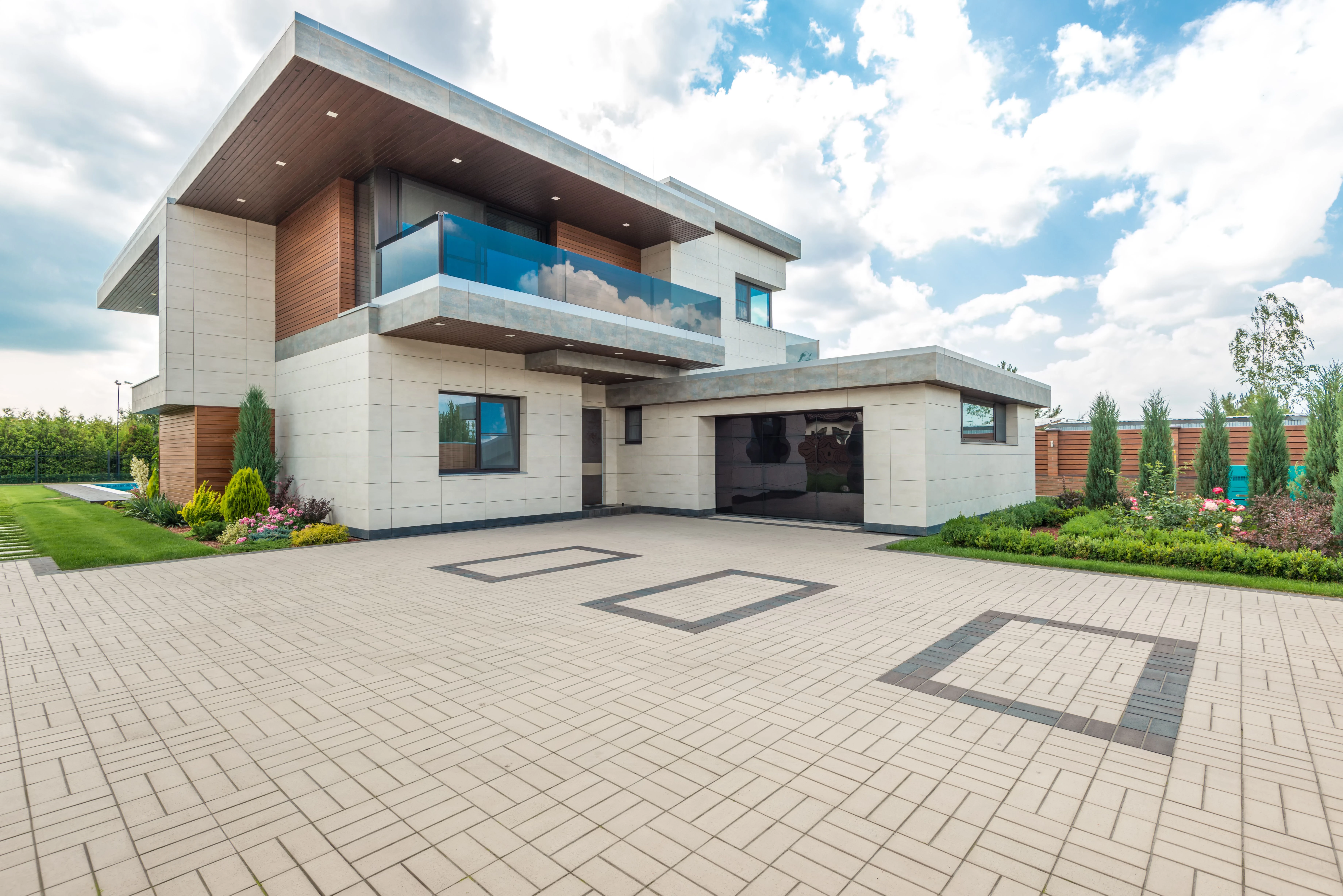 Residential garage door in Chantilly